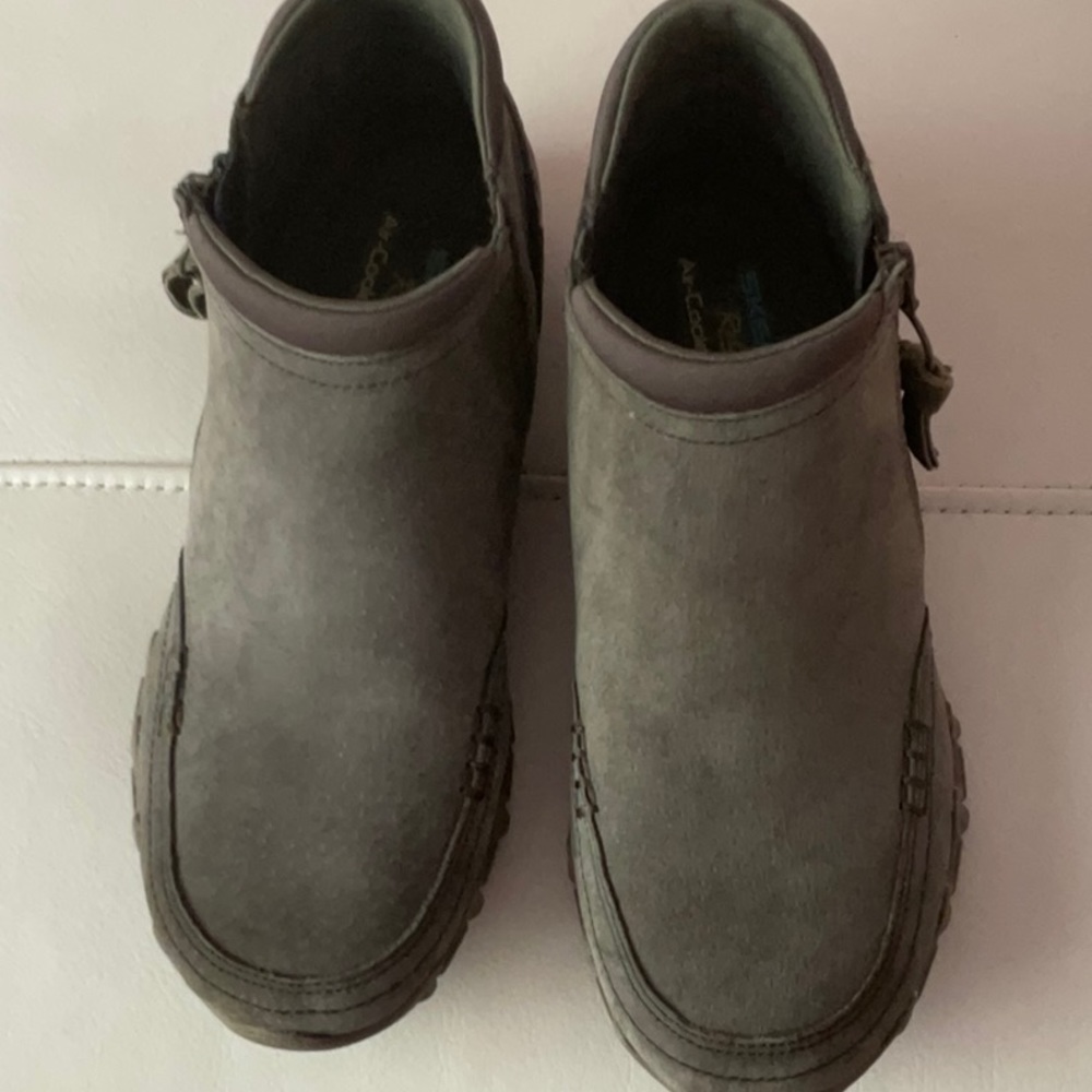 SKECHERS OLIVE SUEDE SZ6